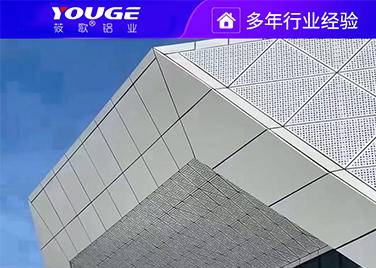 在重庆安装铝板幕墙薄膜不要早撕